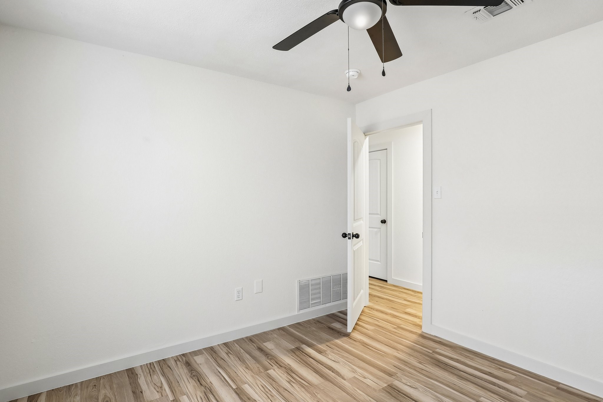 2421 Meadow View Bedford TX 76021