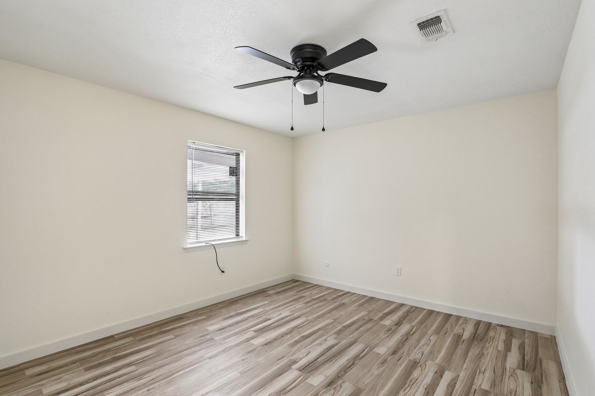 2421 Meadow View Bedford TX 76021