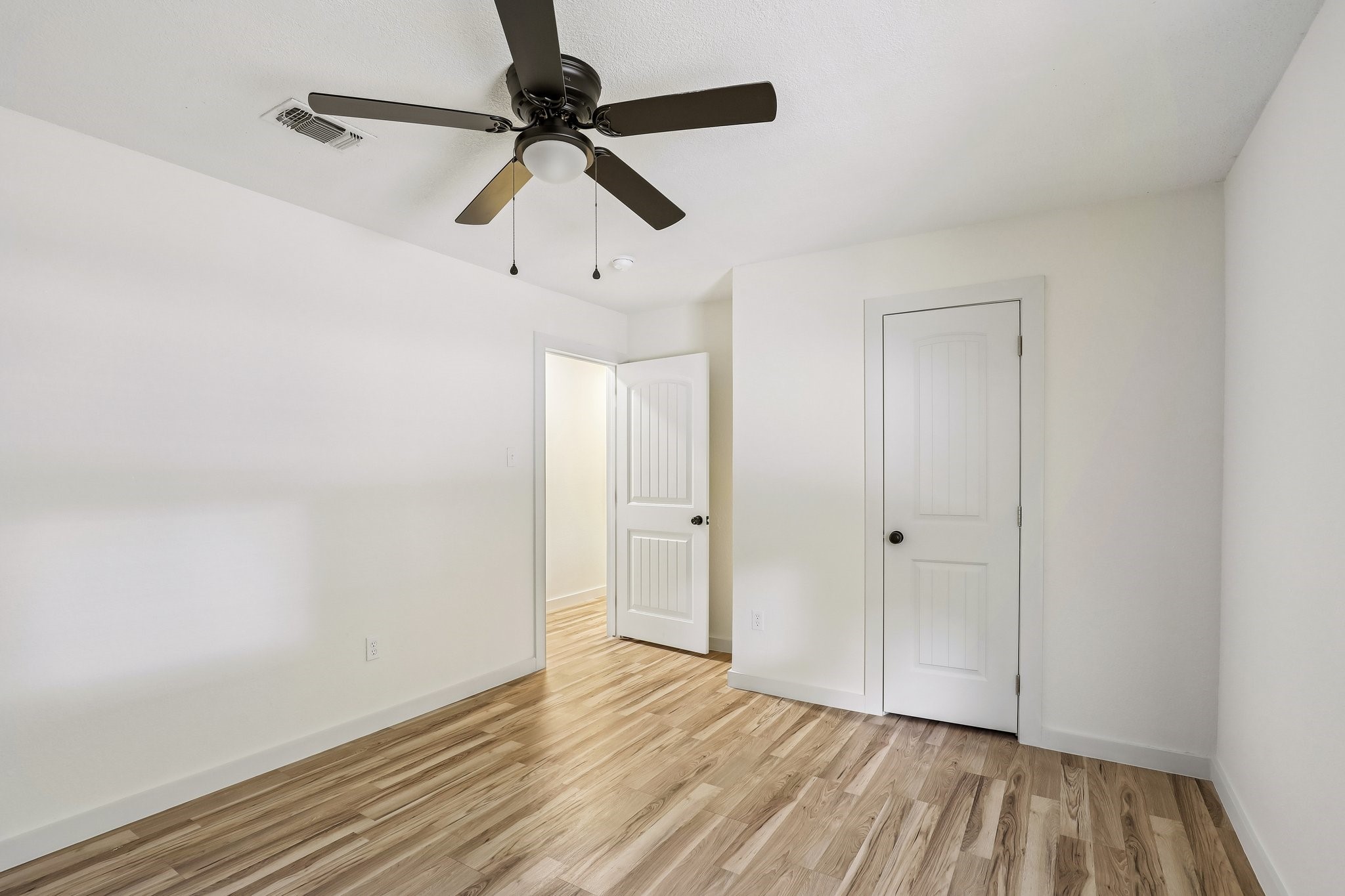 2421 Meadow View Bedford TX 76021
