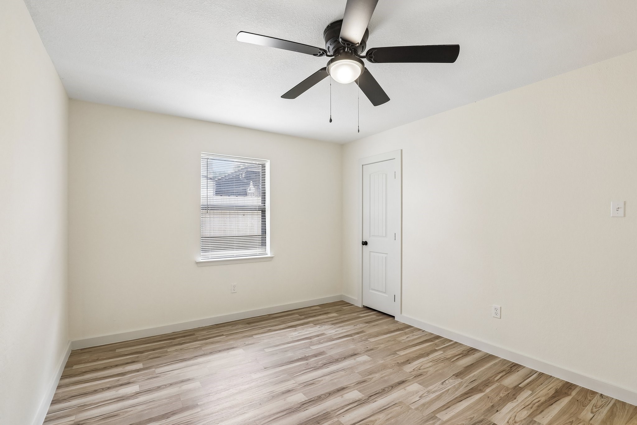 2421 Meadow View Bedford TX 76021