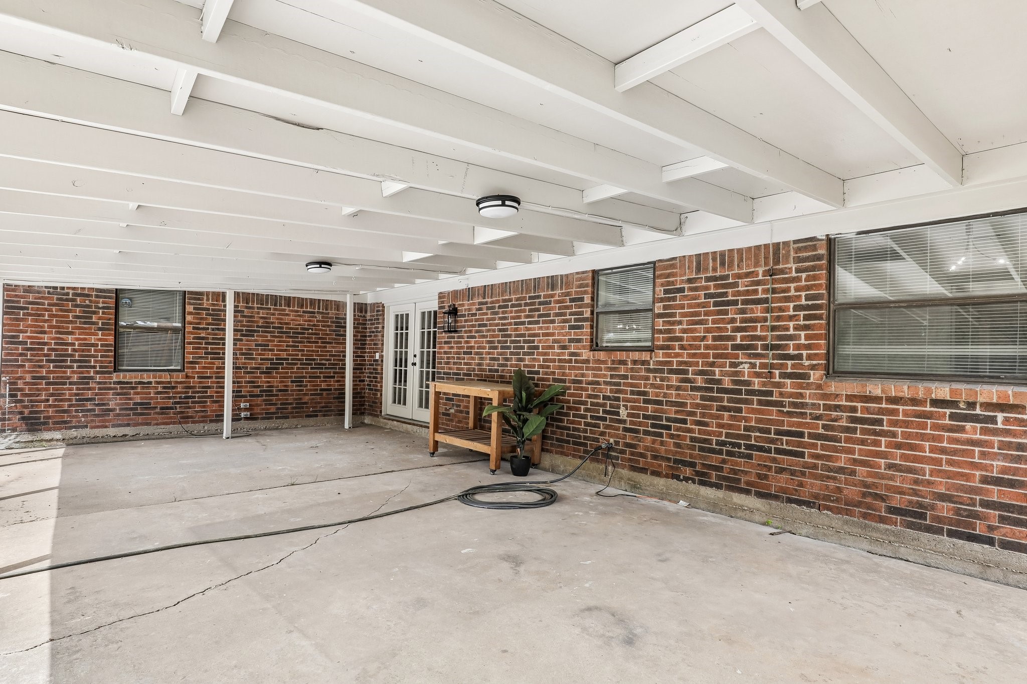 2421 Meadow View Bedford TX 76021