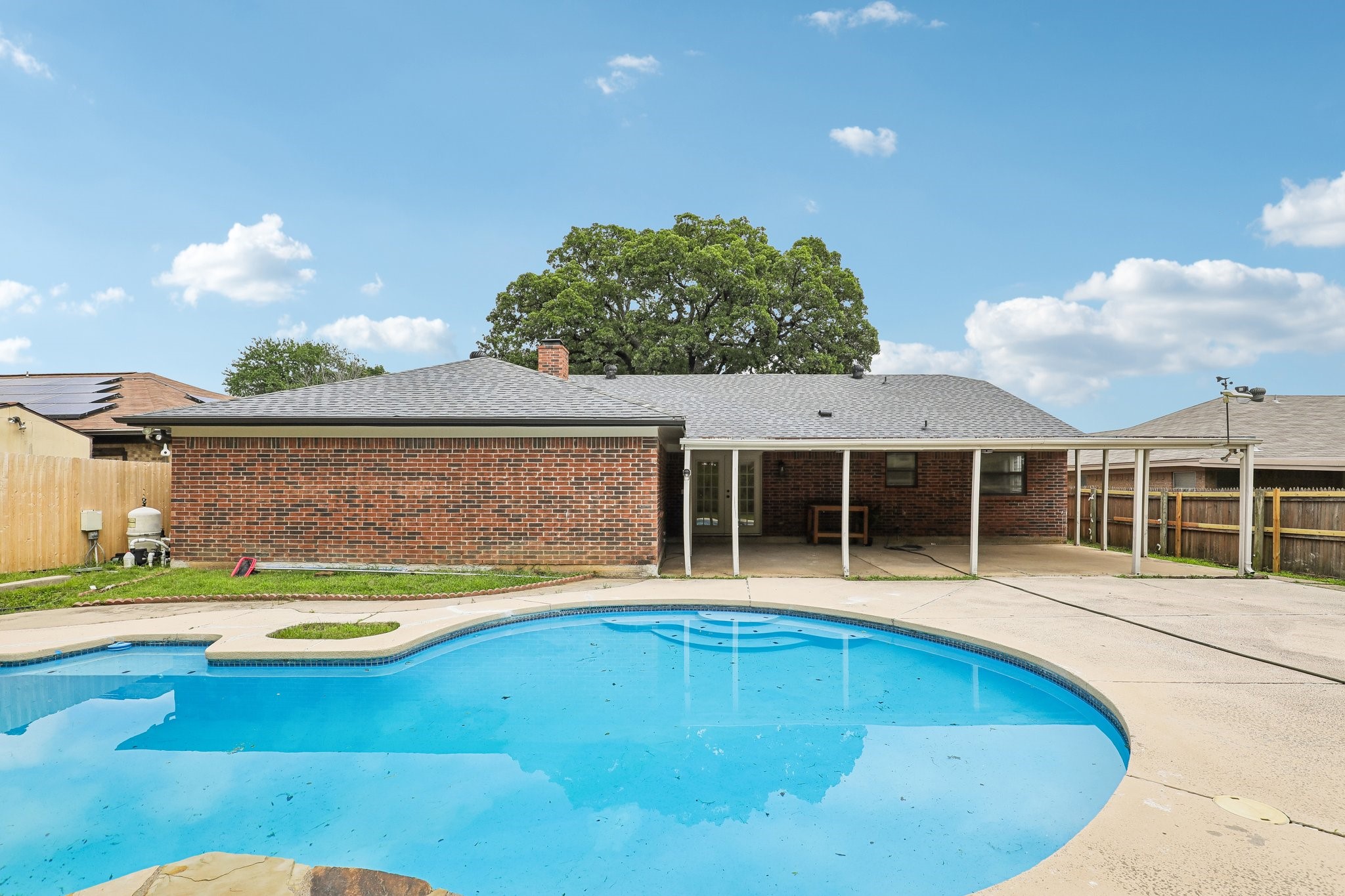2421 Meadow View Bedford TX 76021