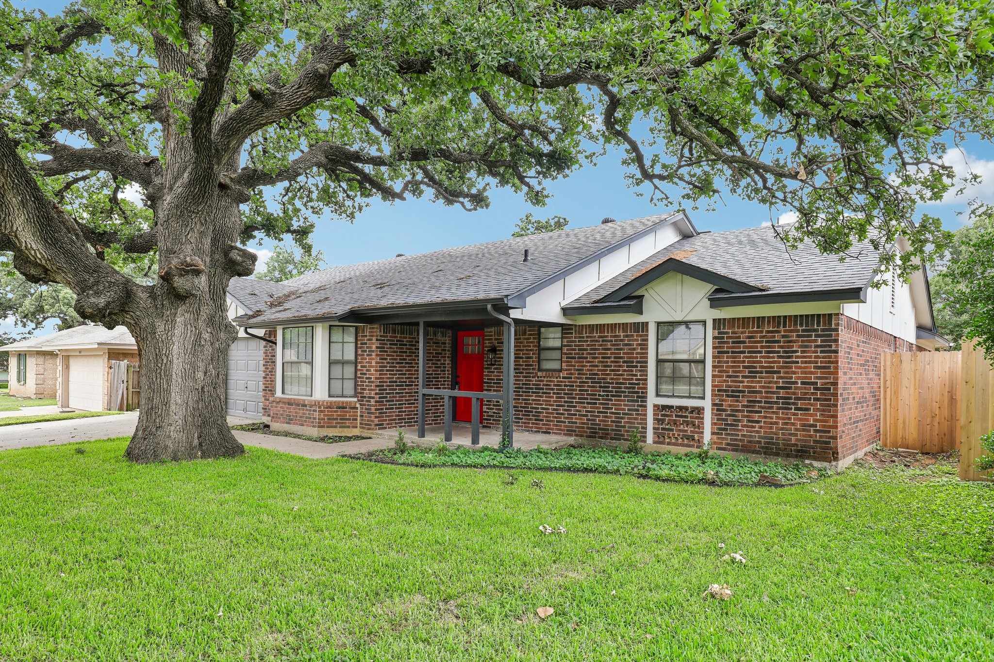 2421 Meadow View Bedford TX 76021