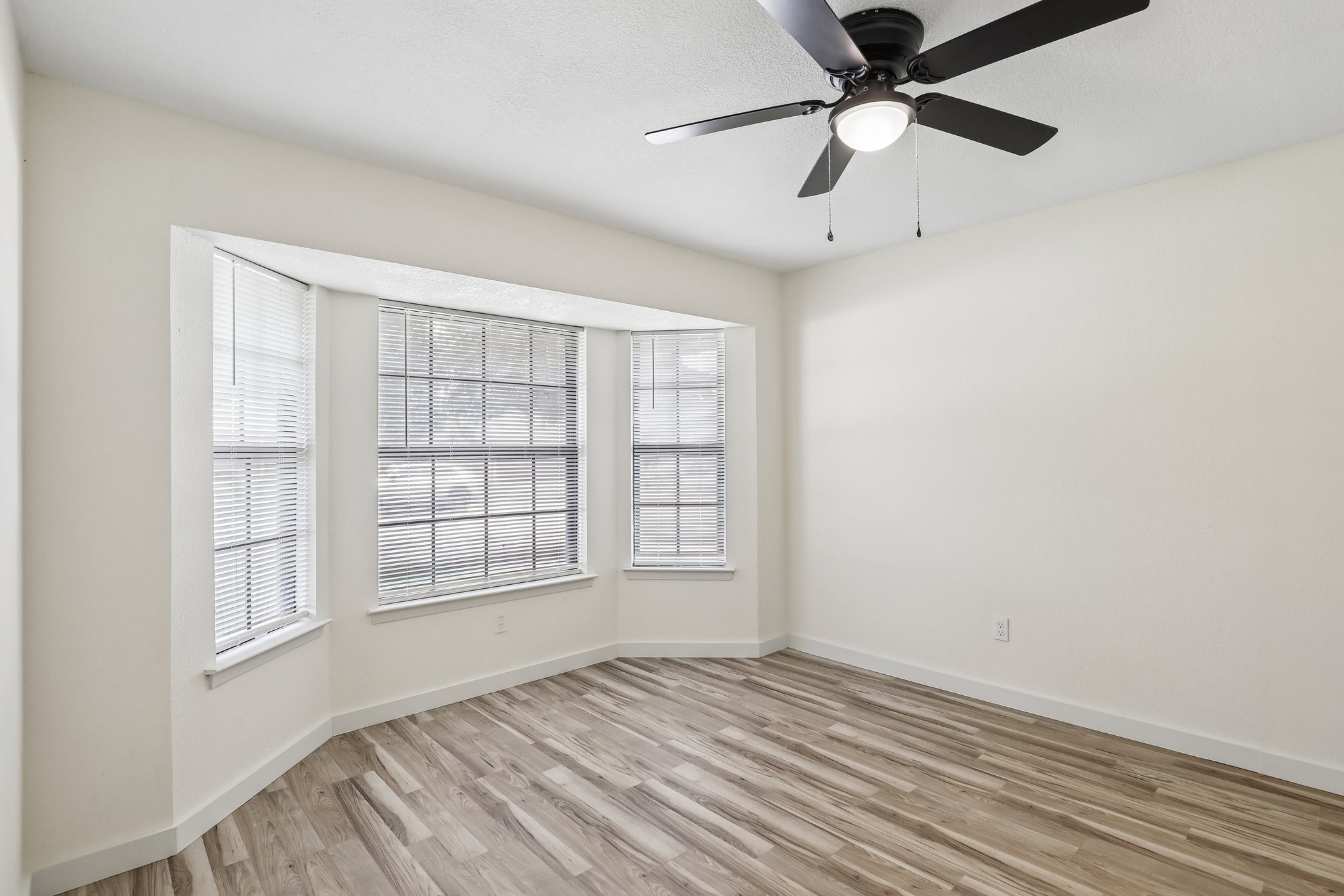 2421 Meadow View Bedford TX 76021