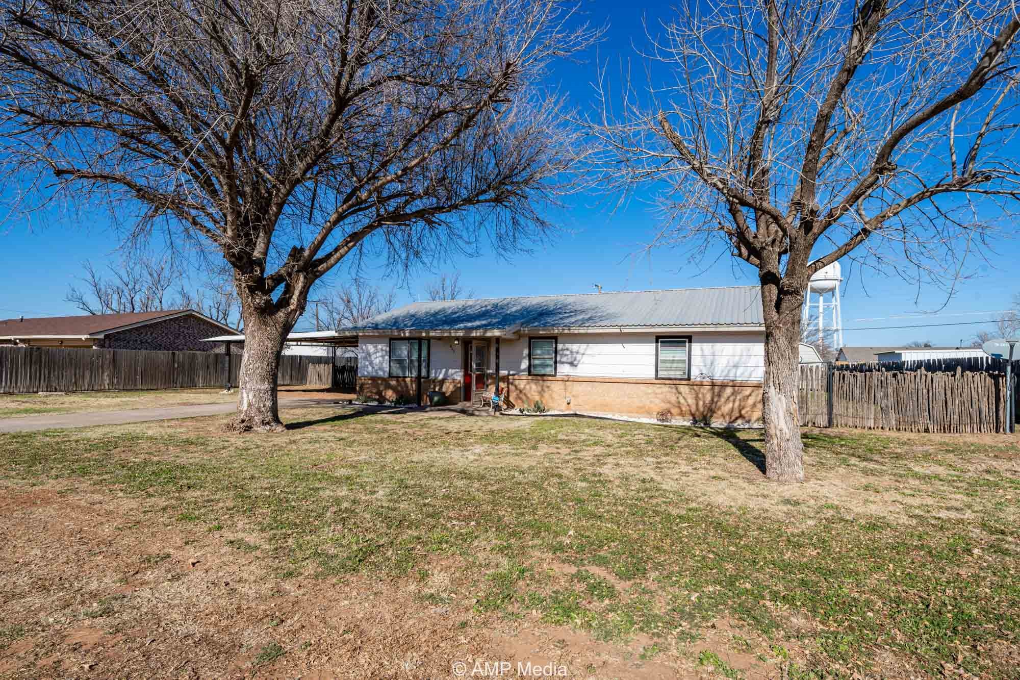 803 E 7th Street Rotan TX 79546