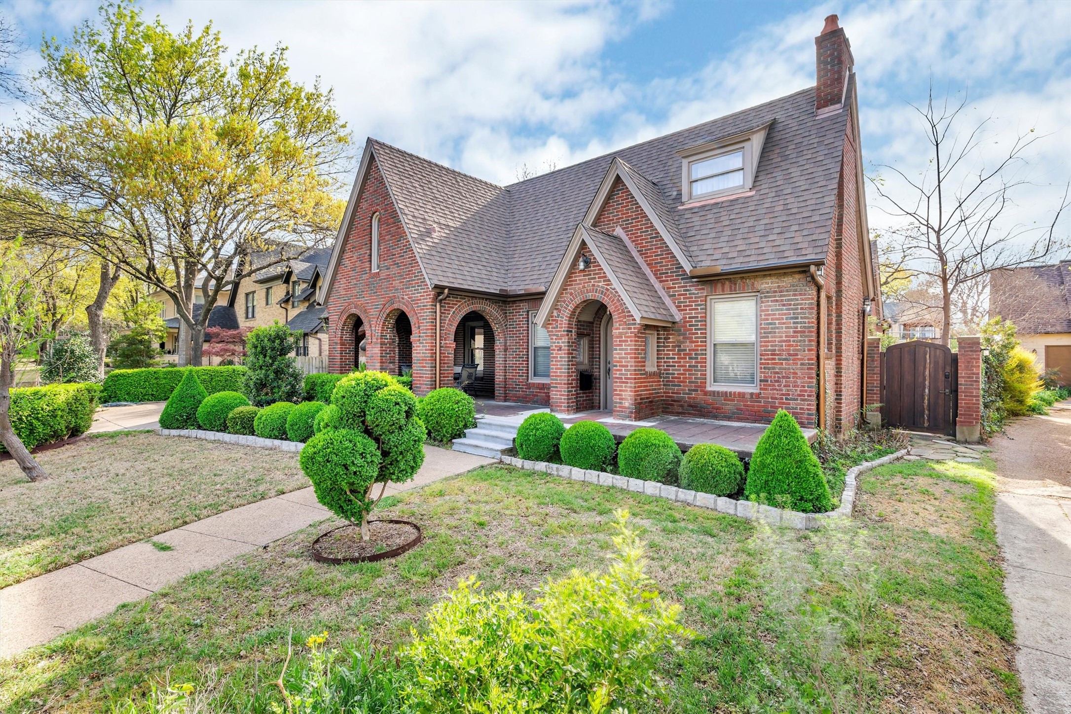 1211 N Windomere Avenue Dallas TX 75208