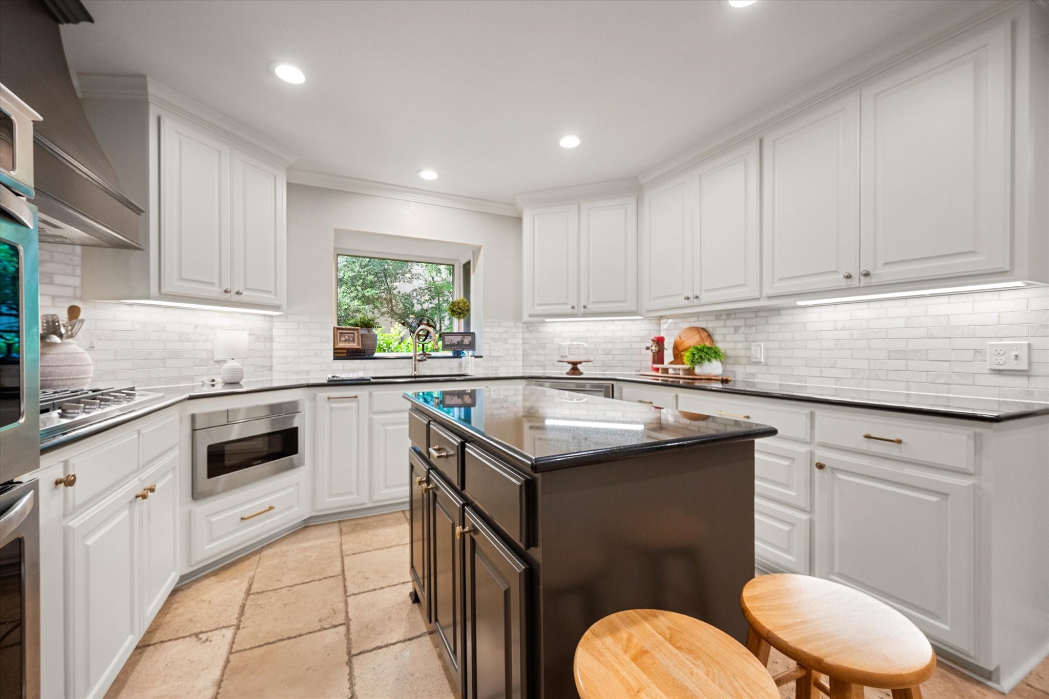 907 Loch Lomond Drive Arlington TX 76012