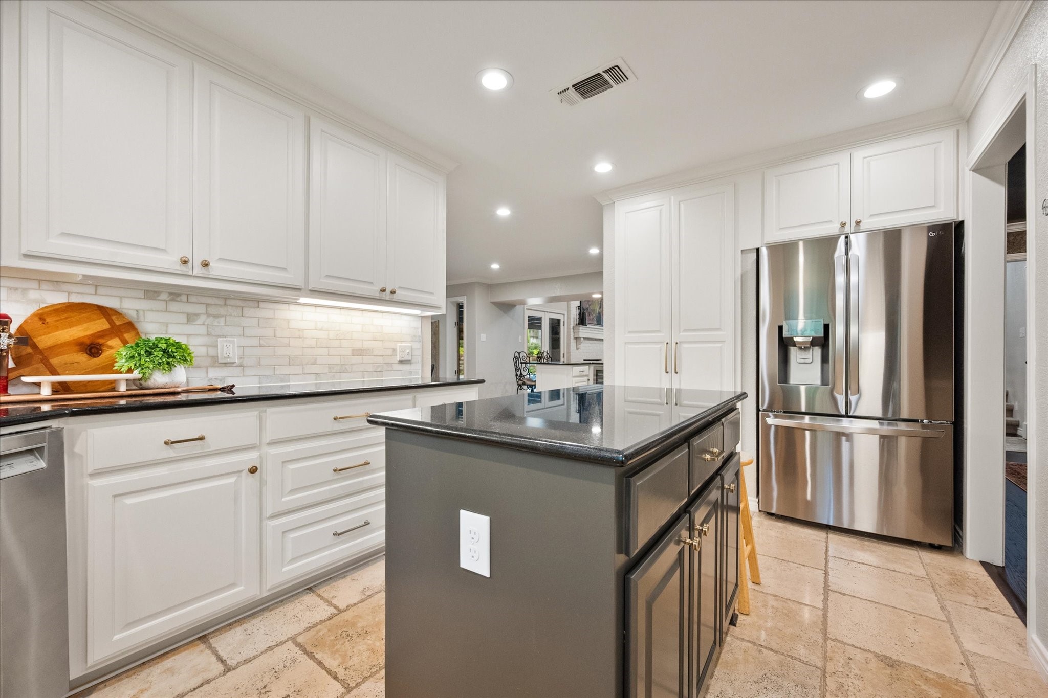 907 Loch Lomond Drive Arlington TX 76012