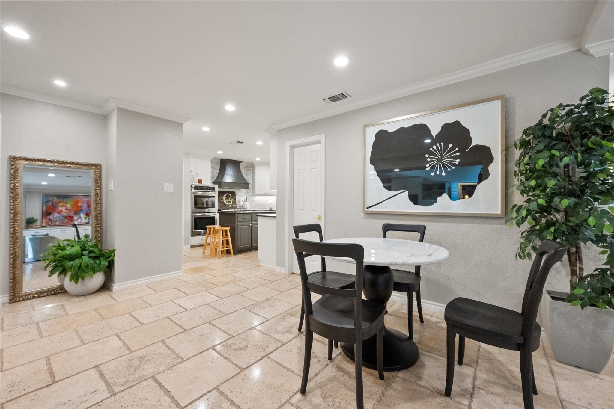 907 Loch Lomond Drive Arlington TX 76012