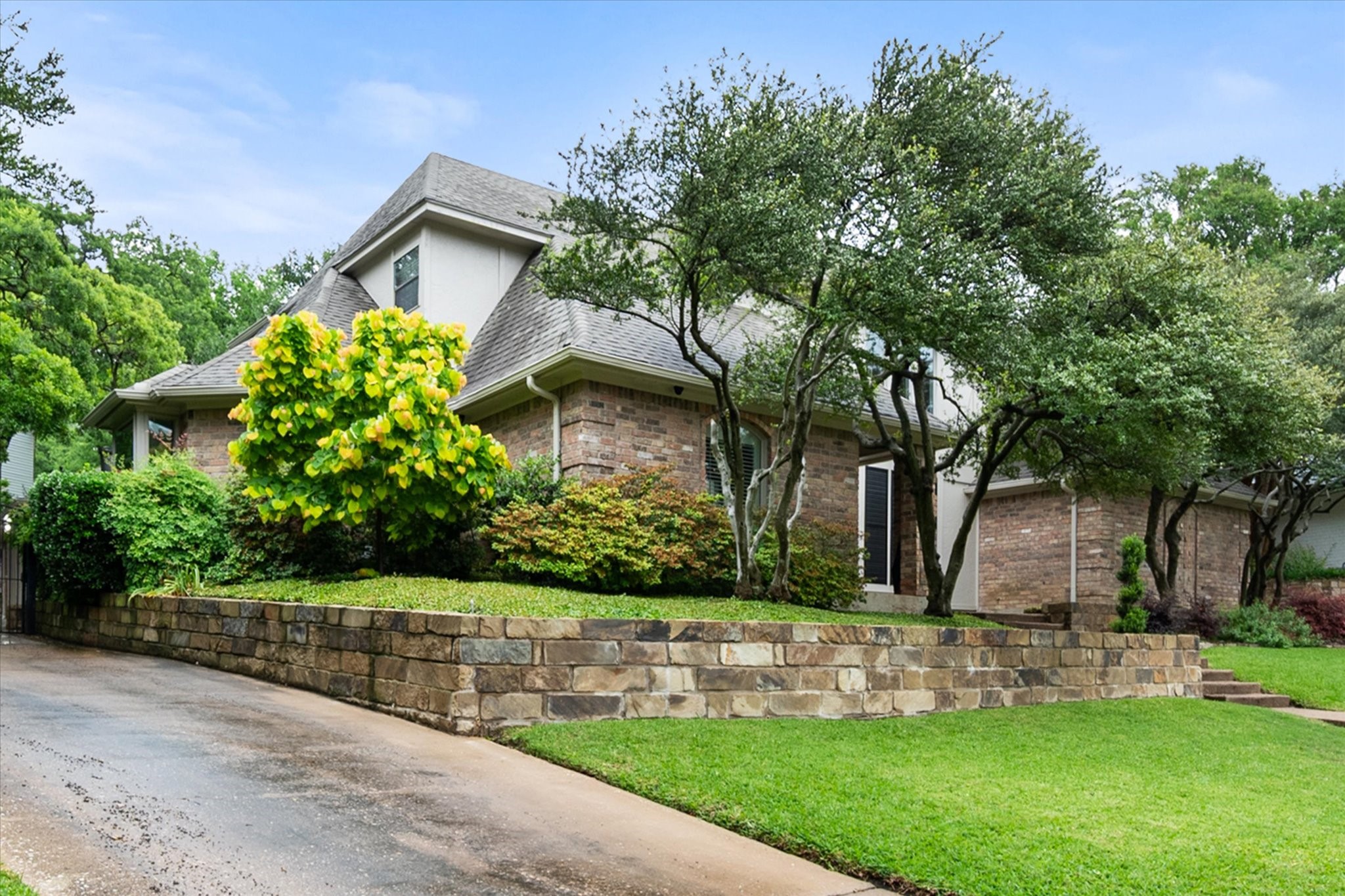 907 Loch Lomond Drive Arlington TX 76012