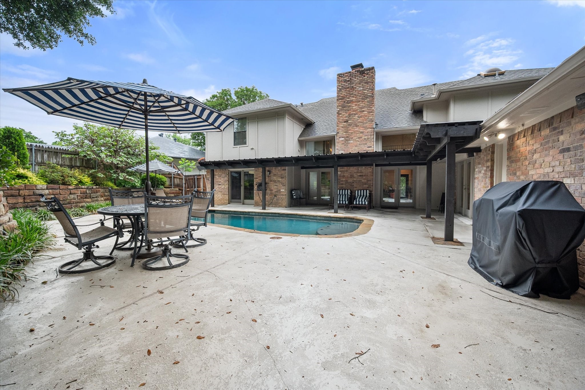 907 Loch Lomond Drive Arlington TX 76012