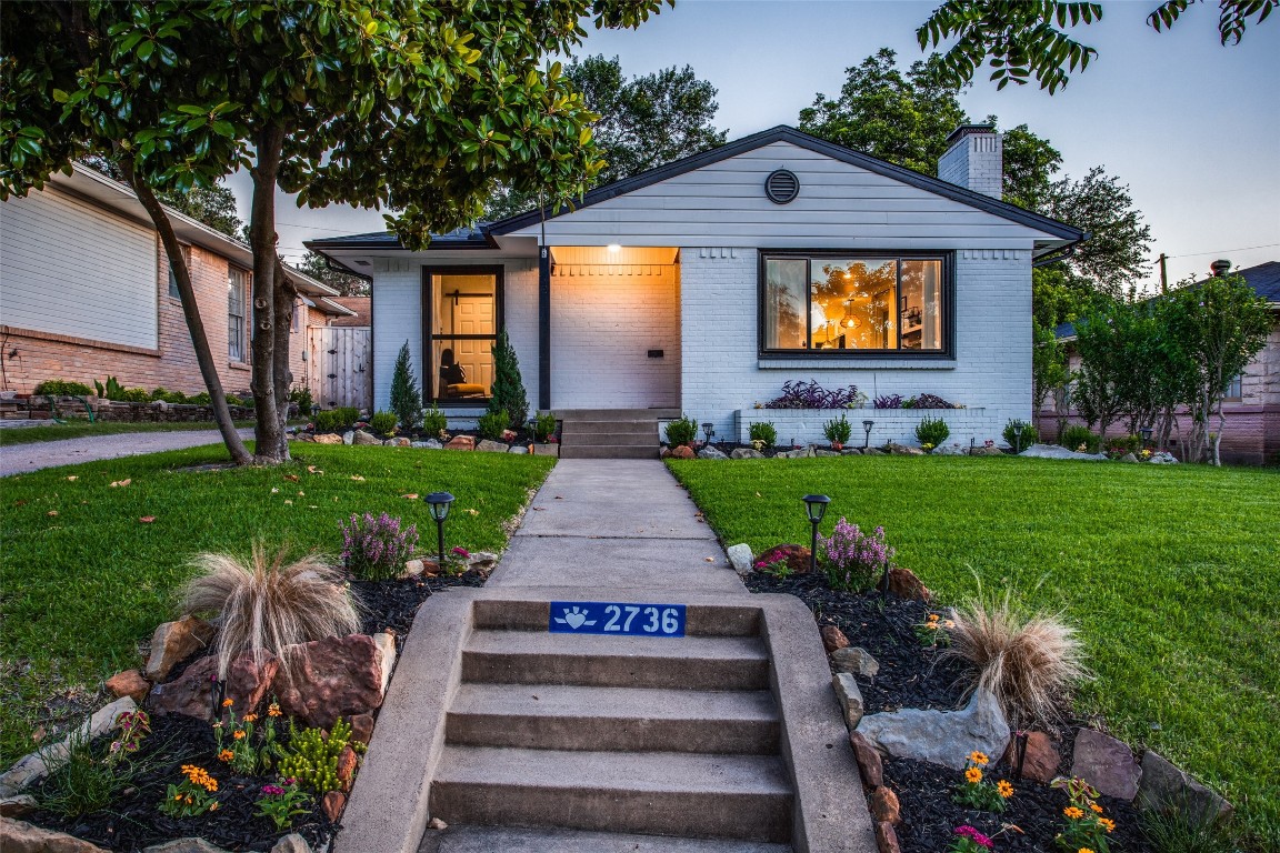2736 W 10th Street Dallas TX 75211