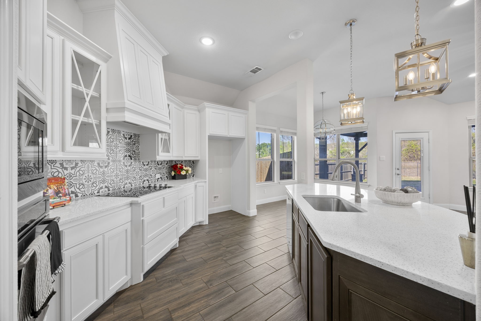 1209 Rushmore Drive Burleson TX 76028