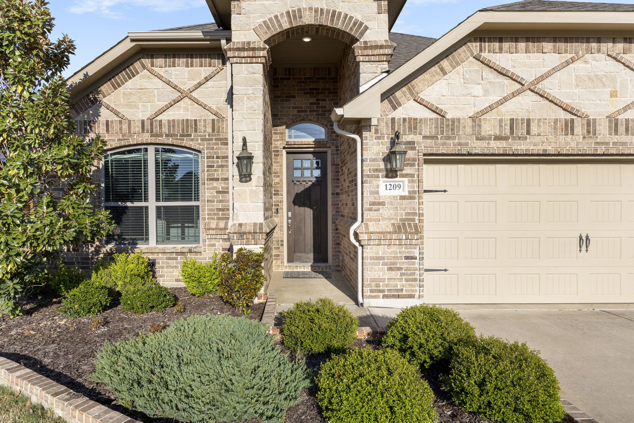 1209 Rushmore Drive Burleson TX 76028