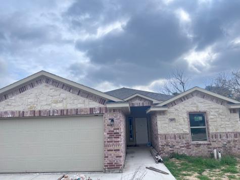 209 Angelina Court Azle TX 76020