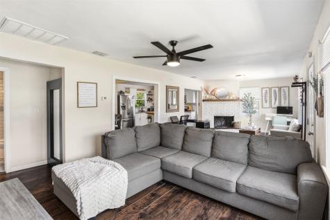 516 E Wintergreen Road Desoto TX 75115