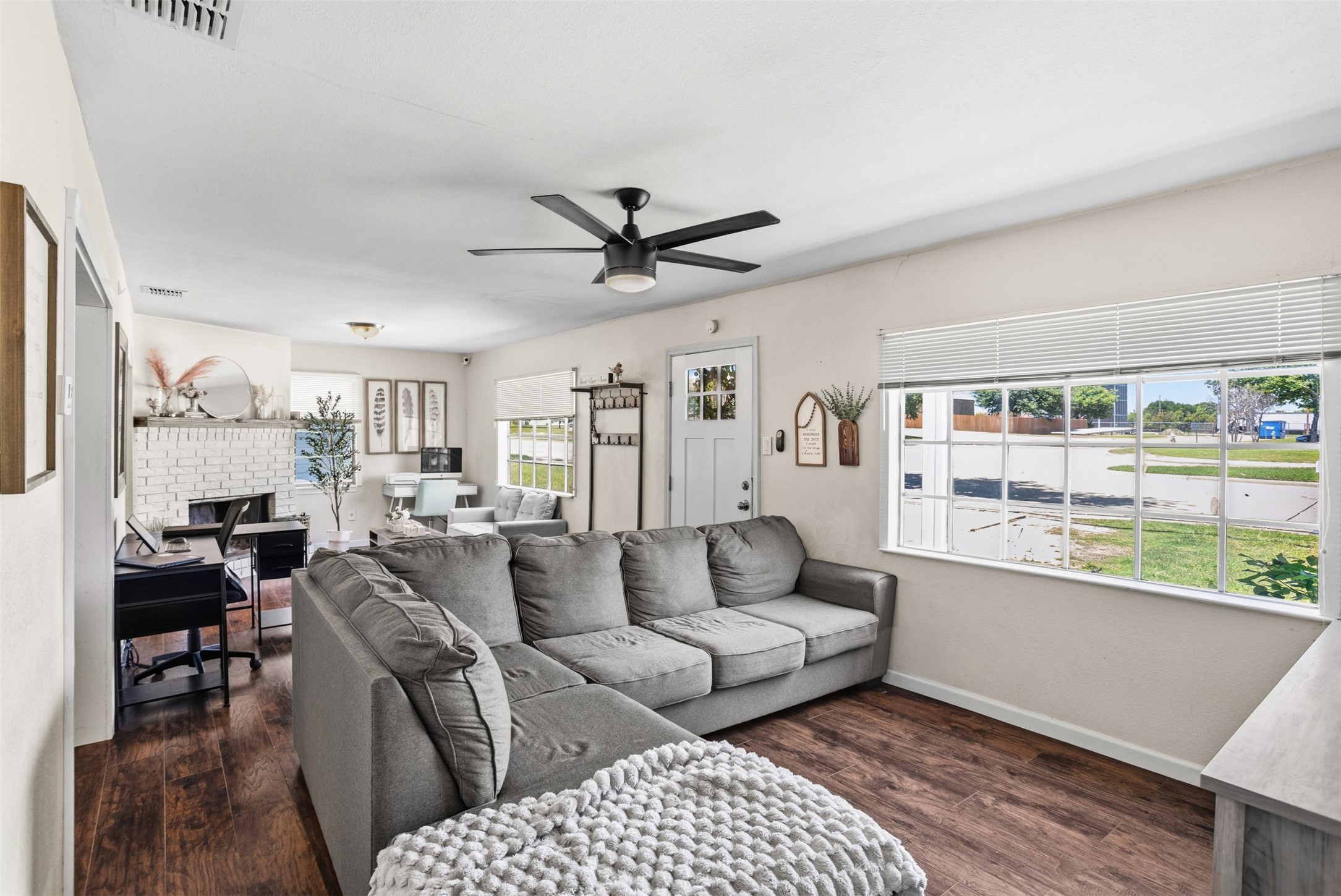 516 E Wintergreen Road Desoto TX 75115
