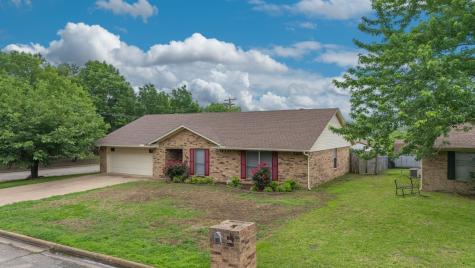 801 Cleveland Greenville TX 75401