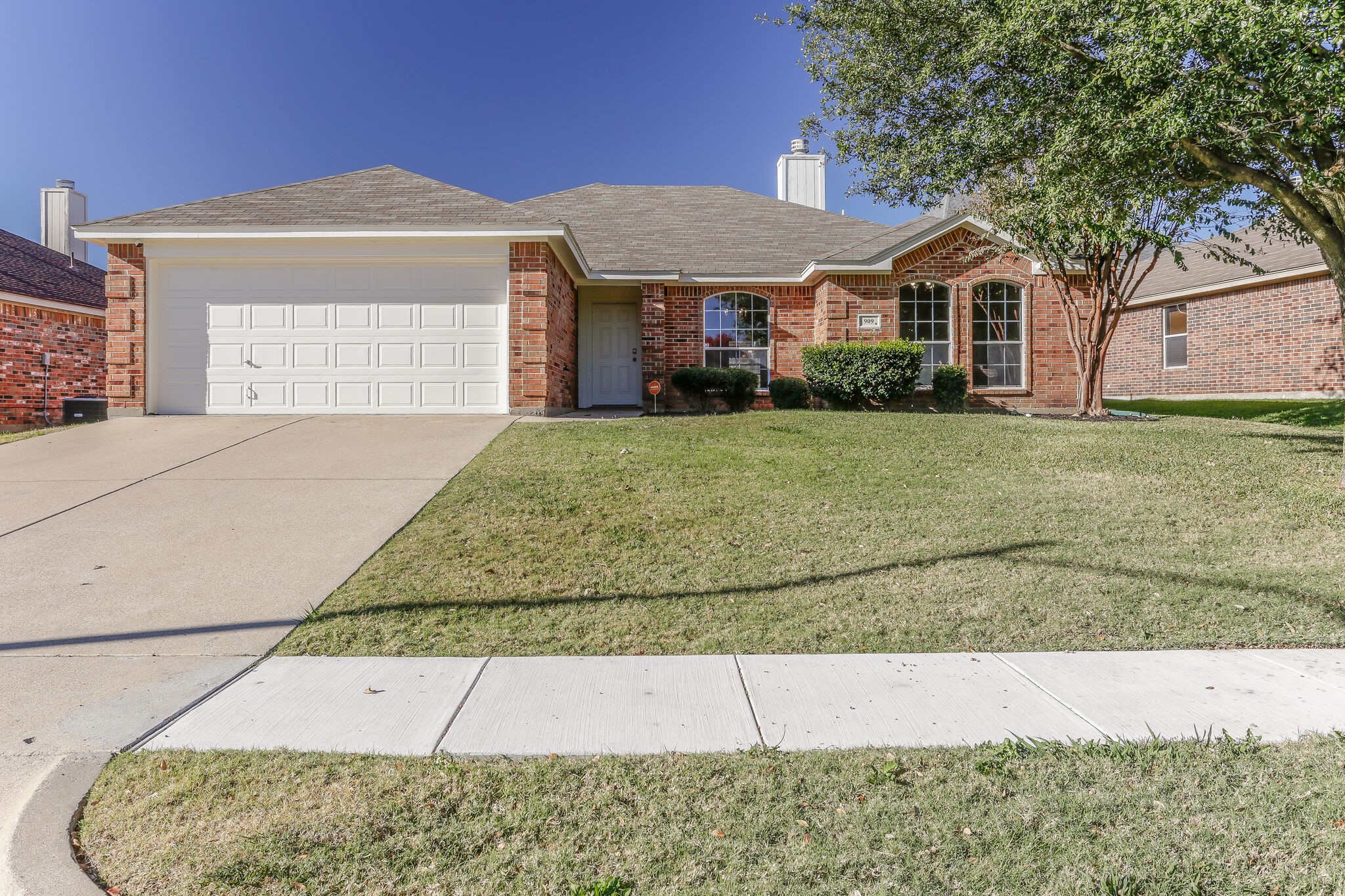 909 Sycamore Street Burleson TX 76028