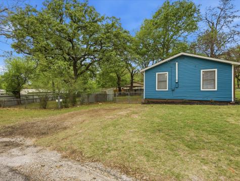 632 N Stewart Street Azle TX 76020