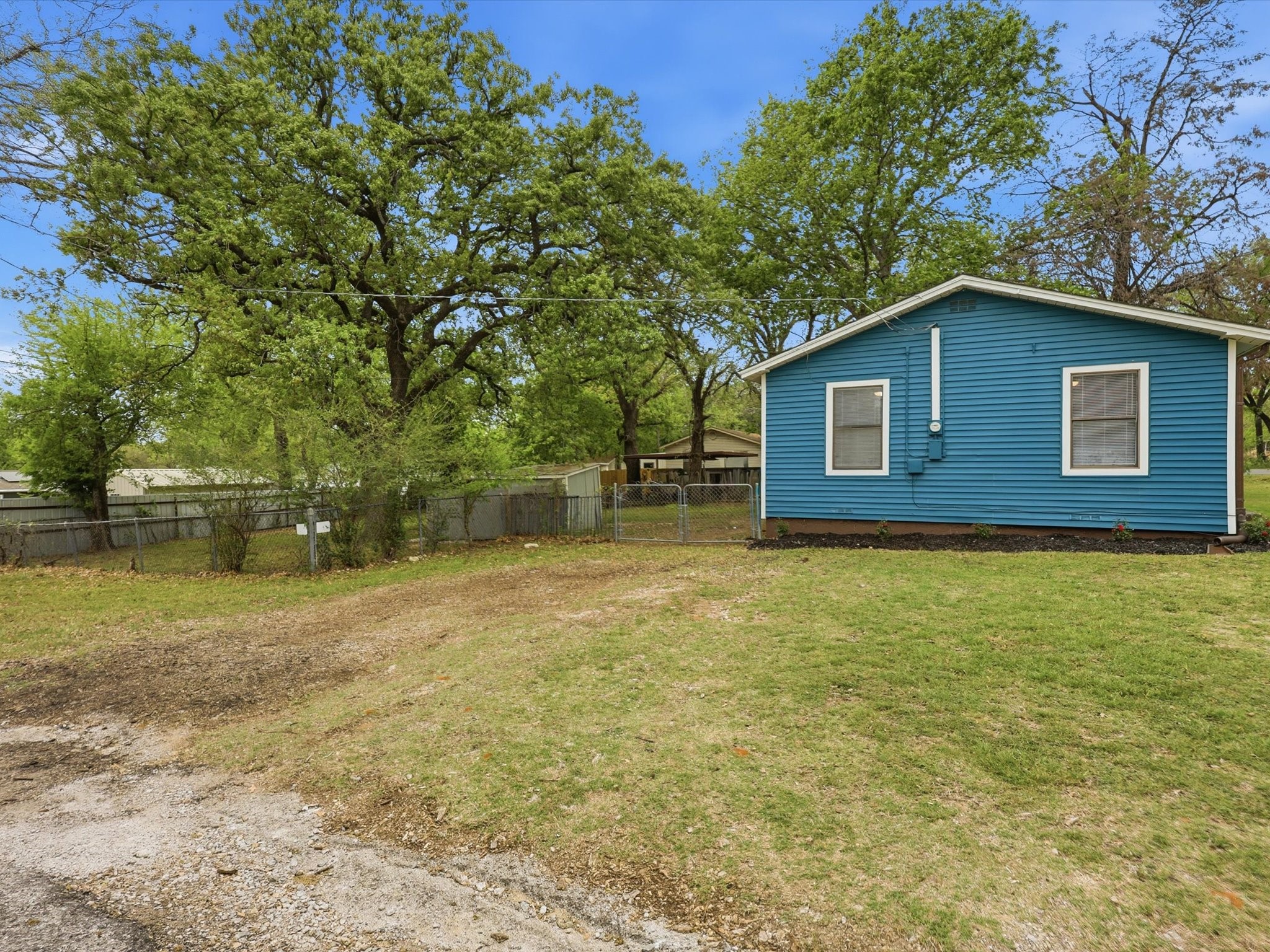 632 N Stewart Street Azle TX 76020
