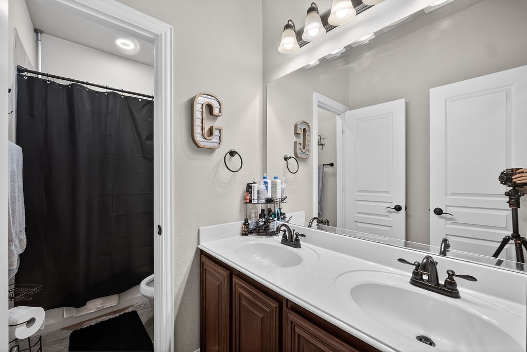 2840 Mariposa Drive Grand Prairie TX 75054