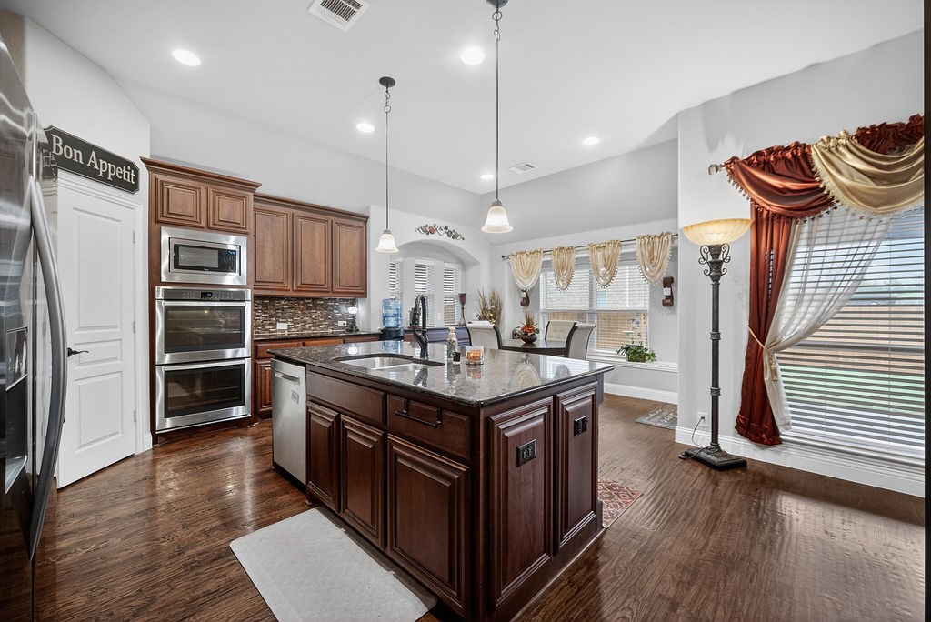 2840 Mariposa Drive Grand Prairie TX 75054