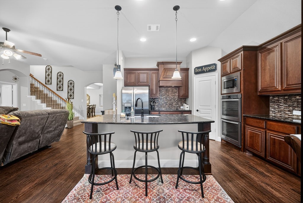 2840 Mariposa Drive Grand Prairie TX 75054