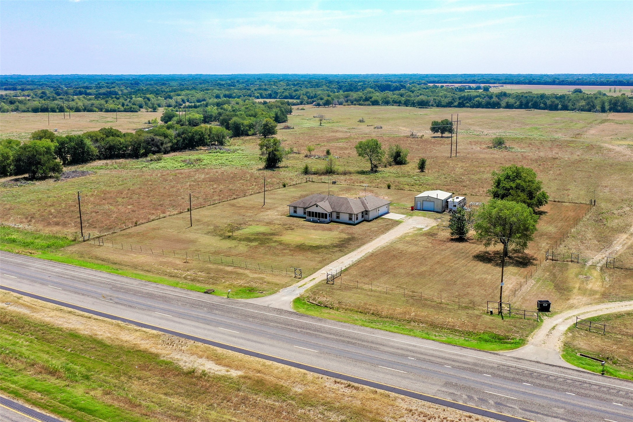 10927 W Us Highway 82 Savoy TX 75479
