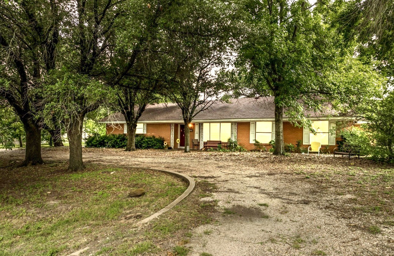 609 S Files Street Itasca TX 76055