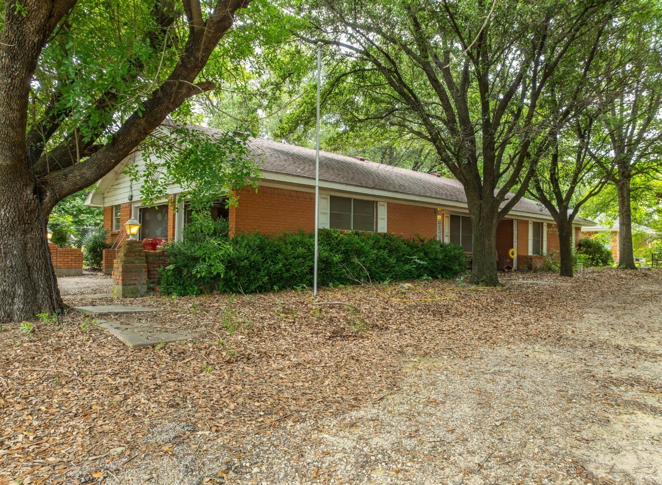 609 S Files Street Itasca TX 76055