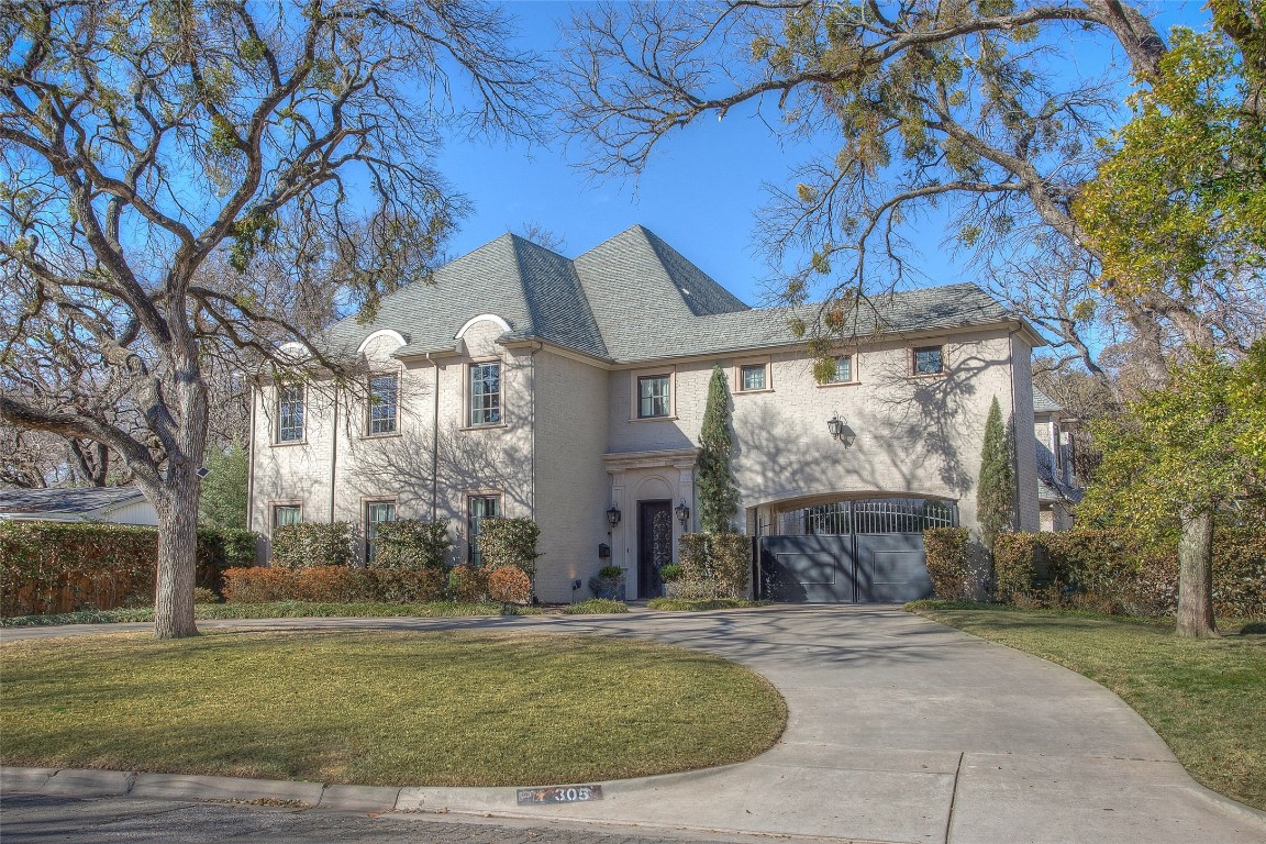305 N Bailey Avenue Fort Worth TX 76107