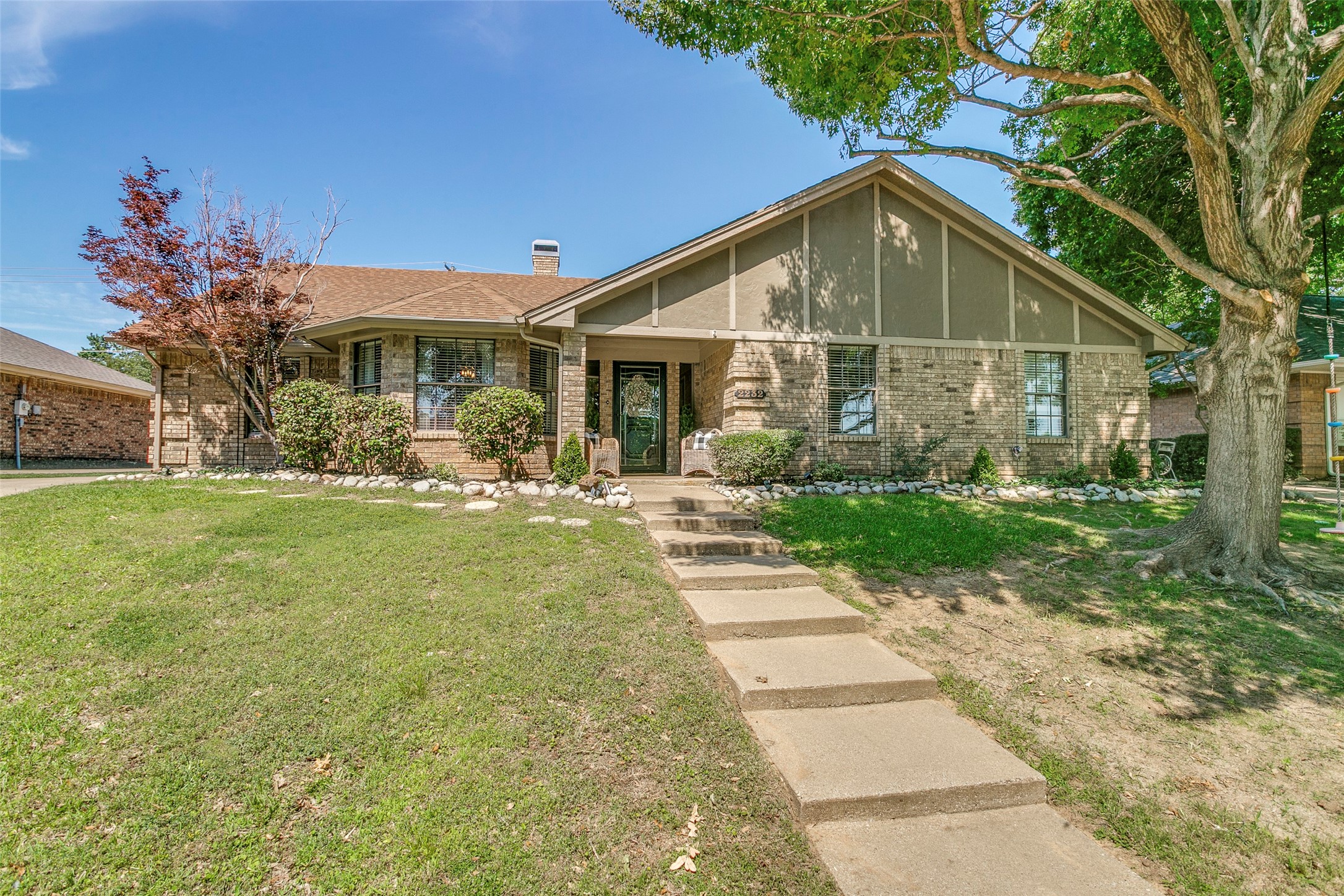 2232 Ridgewood Bedford TX 76021
