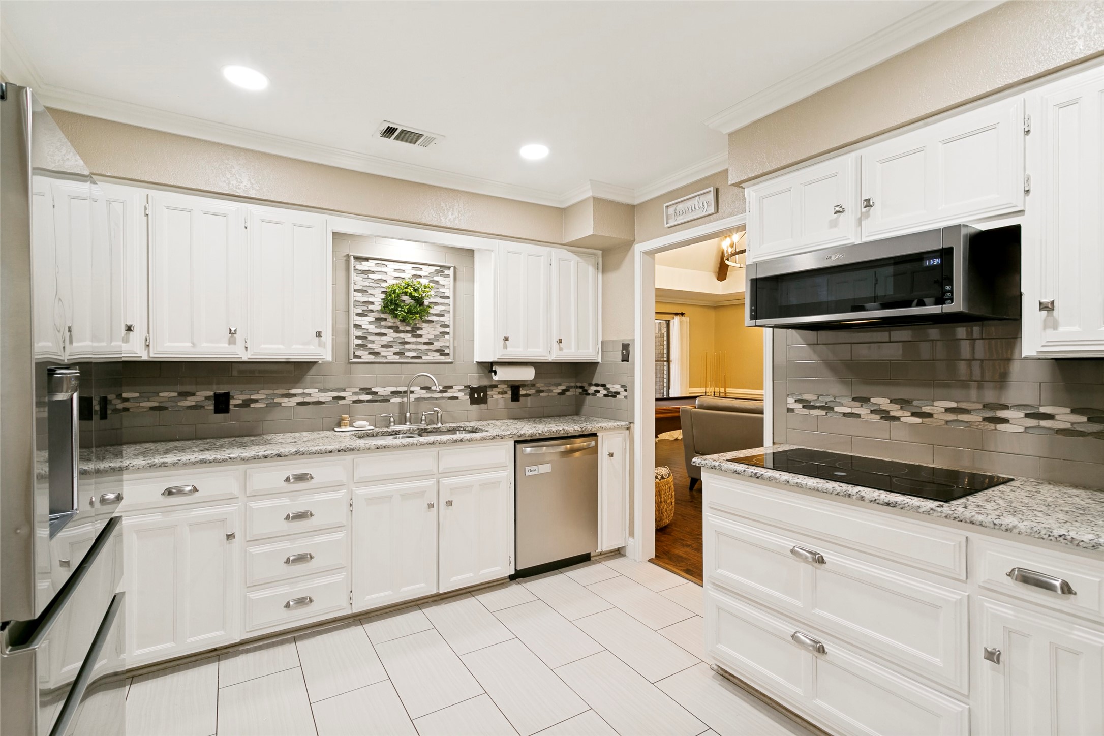 2232 Ridgewood Bedford TX 76021