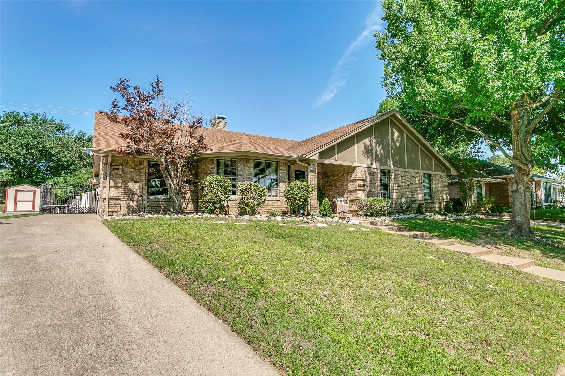 2232 Ridgewood Bedford TX 76021