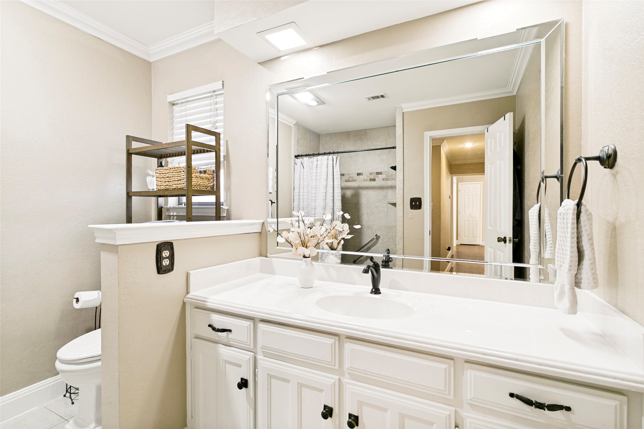 2232 Ridgewood Bedford TX 76021