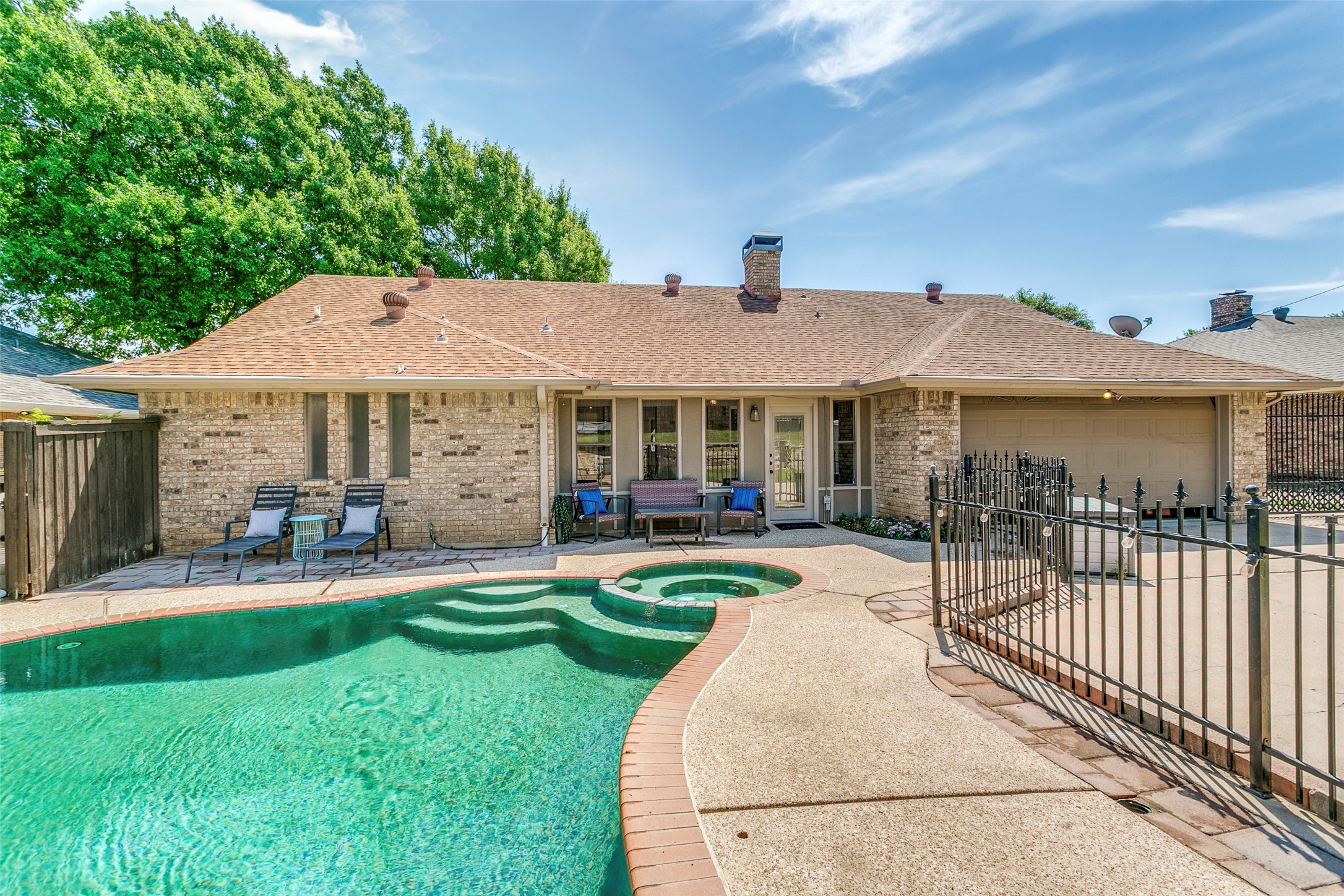 2232 Ridgewood Bedford TX 76021