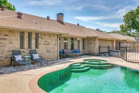2232 Ridgewood Bedford TX 76021