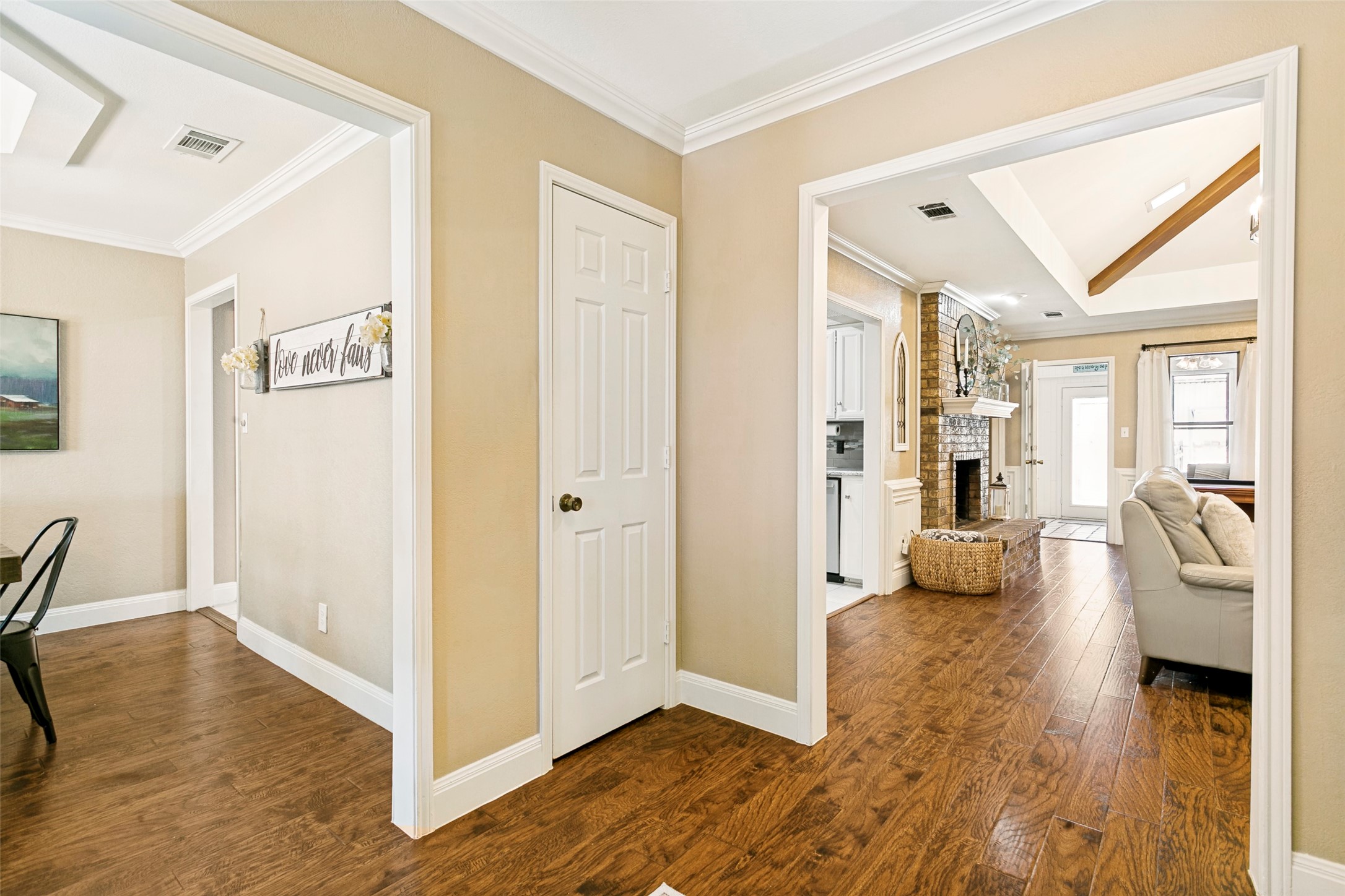 2232 Ridgewood Bedford TX 76021