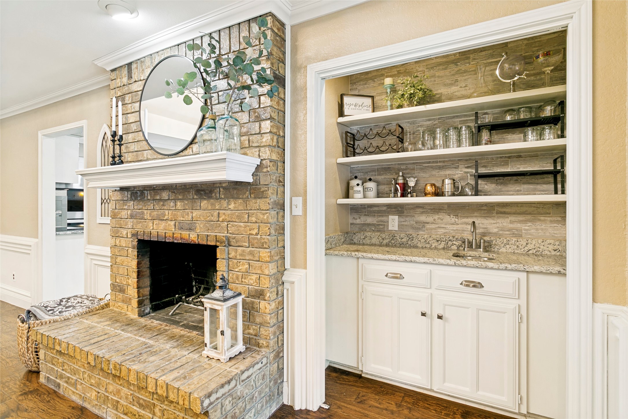 2232 Ridgewood Bedford TX 76021