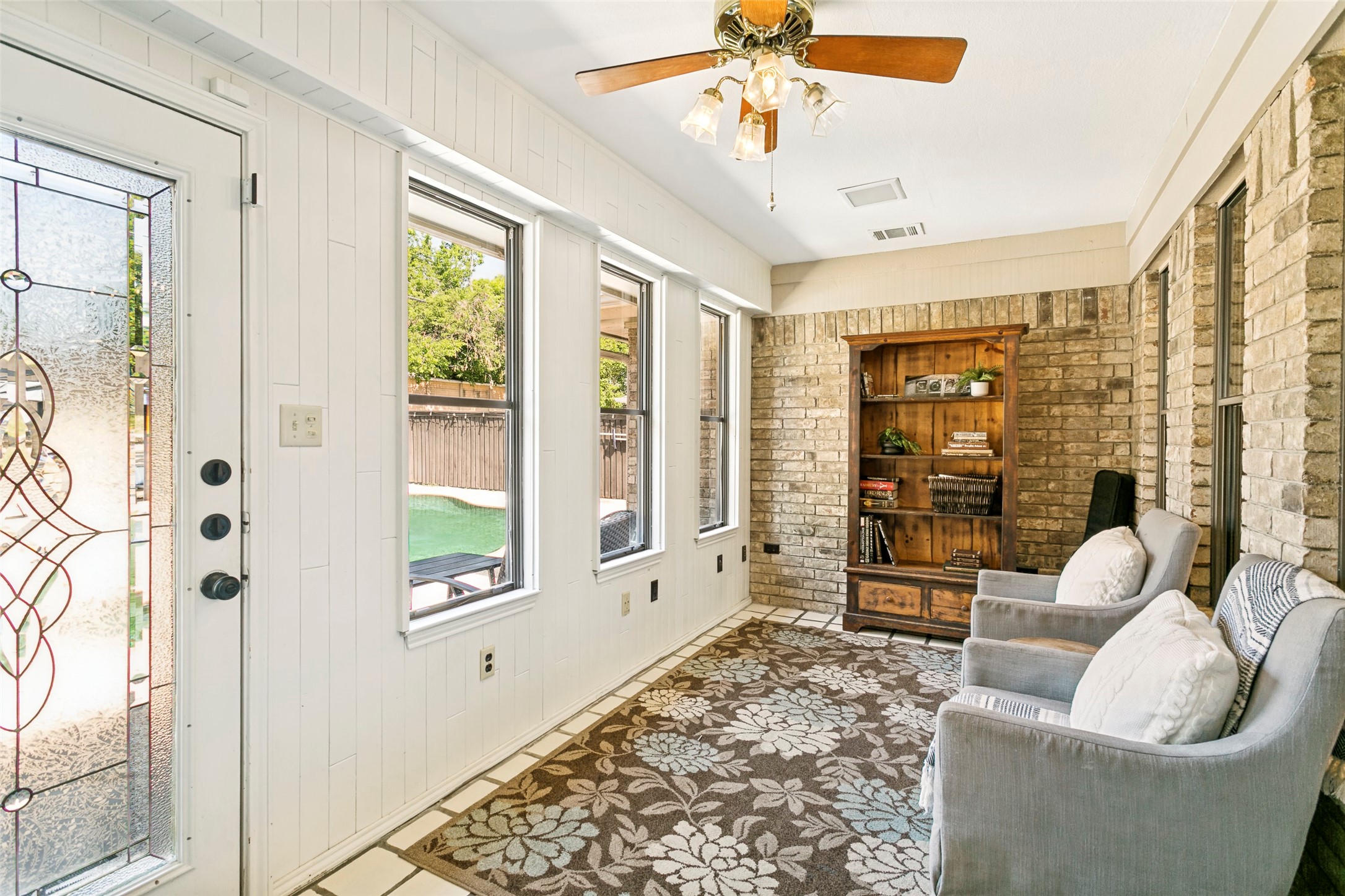 2232 Ridgewood Bedford TX 76021
