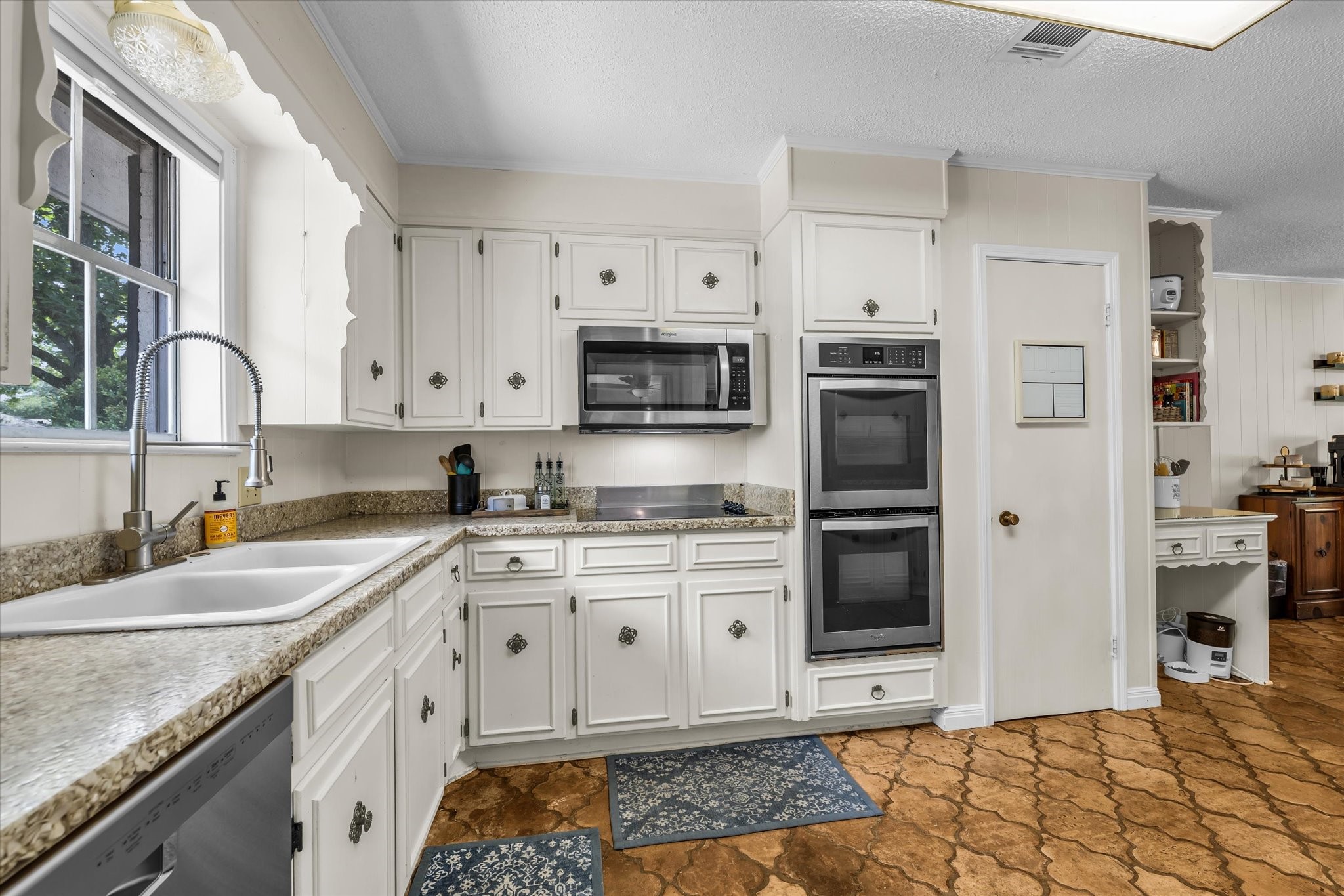 1208 Knotty Oaks Drive Woodway TX 76712