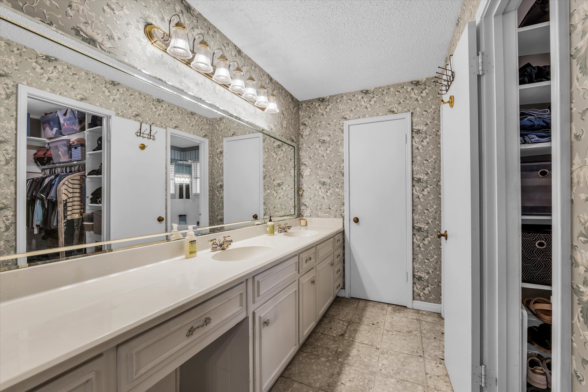 1208 Knotty Oaks Drive Woodway TX 76712