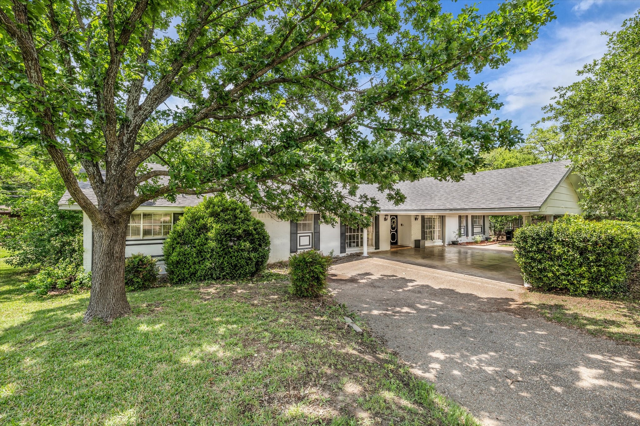 1208 Knotty Oaks Drive Woodway TX 76712