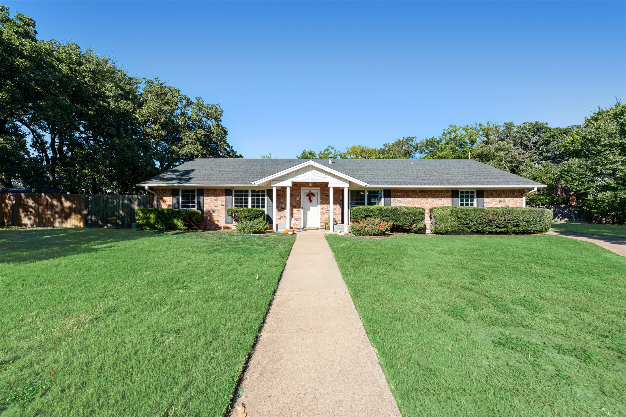 1601 Northlake Court Arlington TX 76012