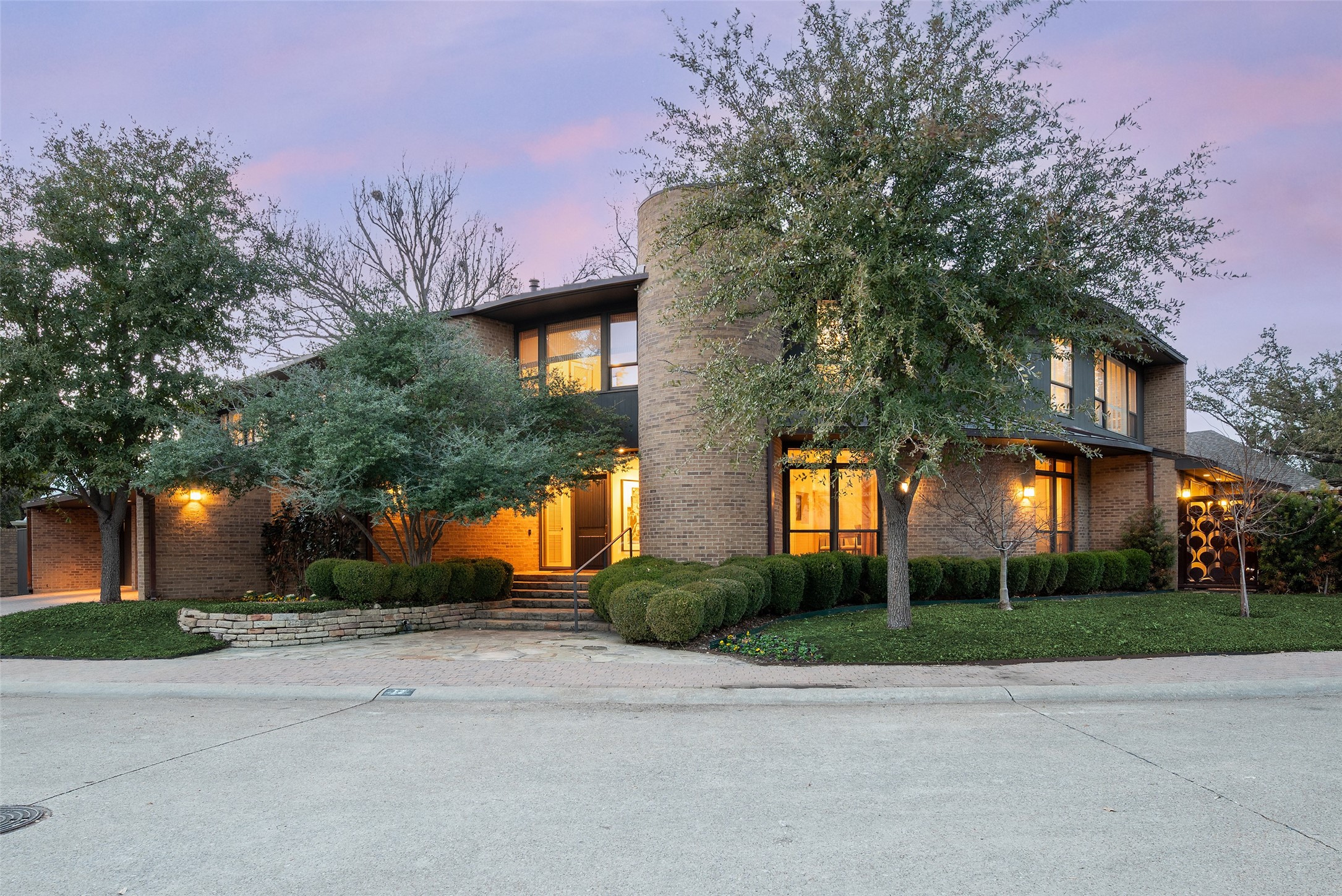 12 Royal Way Dallas TX 75229