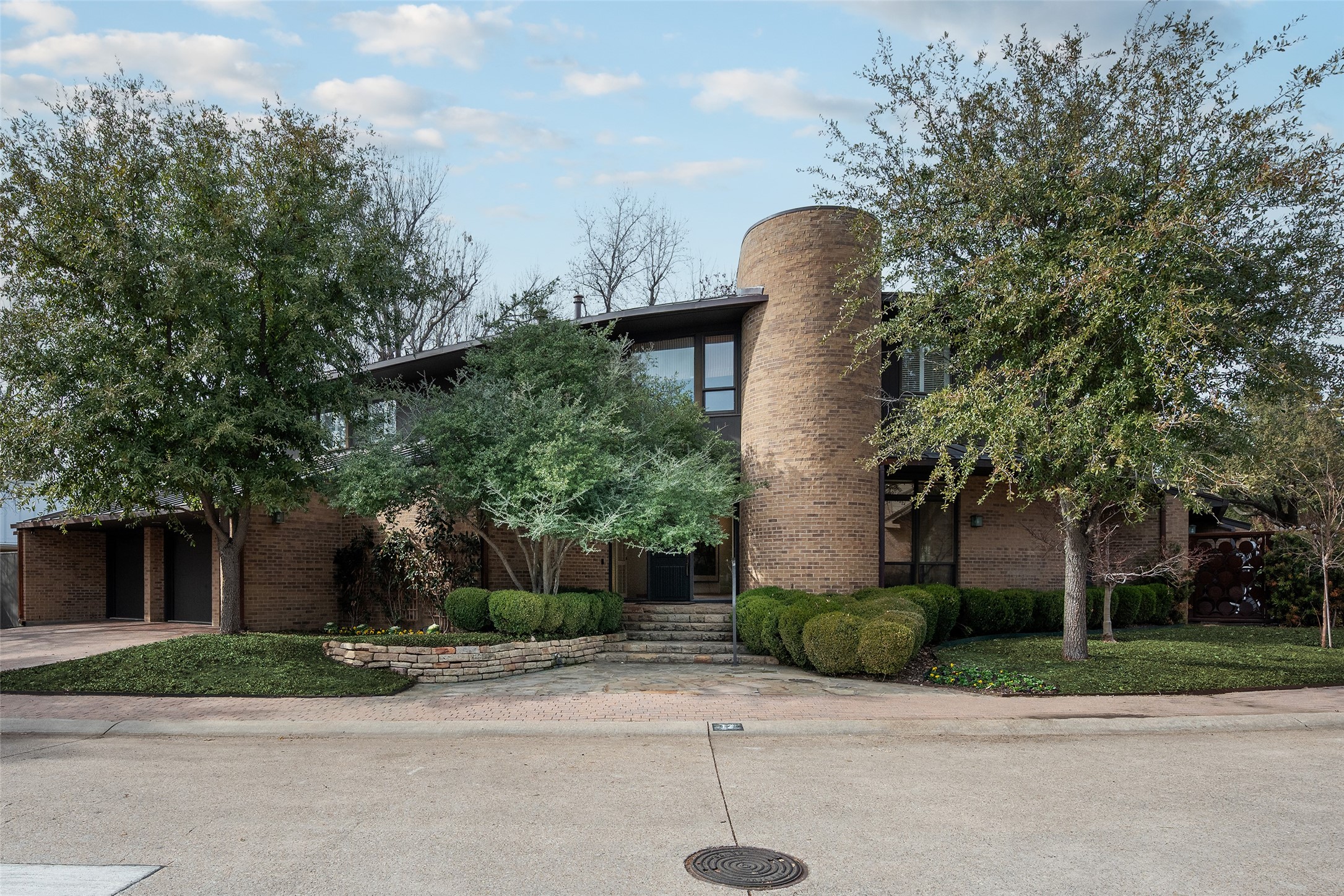 12 Royal Way Dallas TX 75229