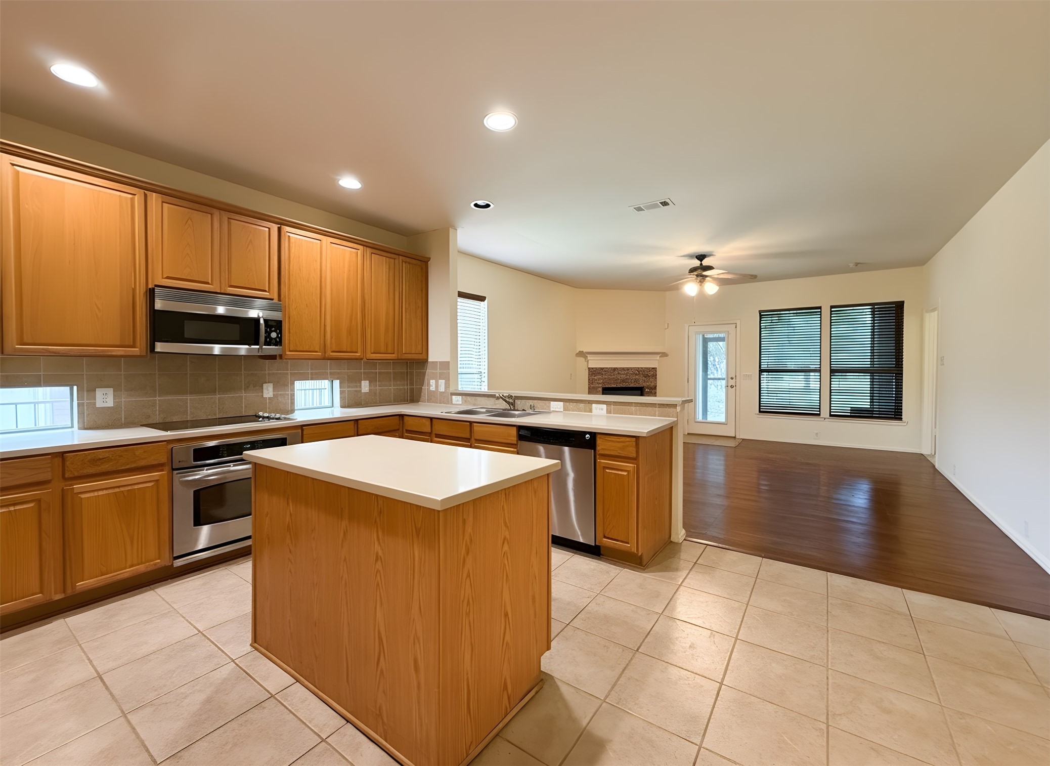 6820 Algarve Drive Denton TX 76210