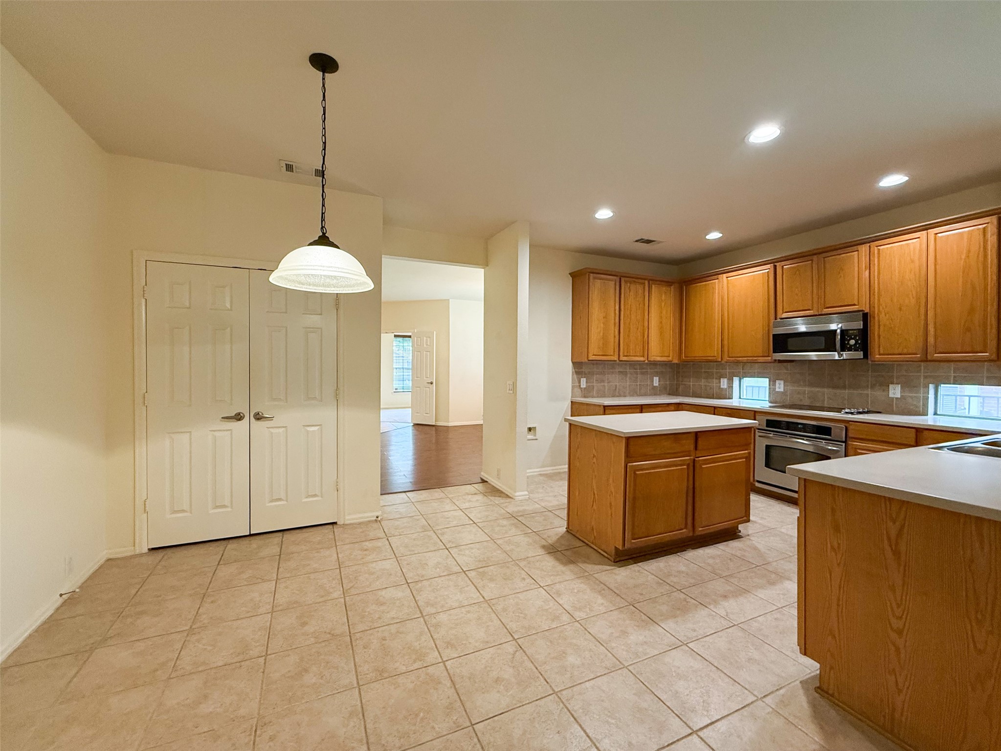 6820 Algarve Drive Denton TX 76210