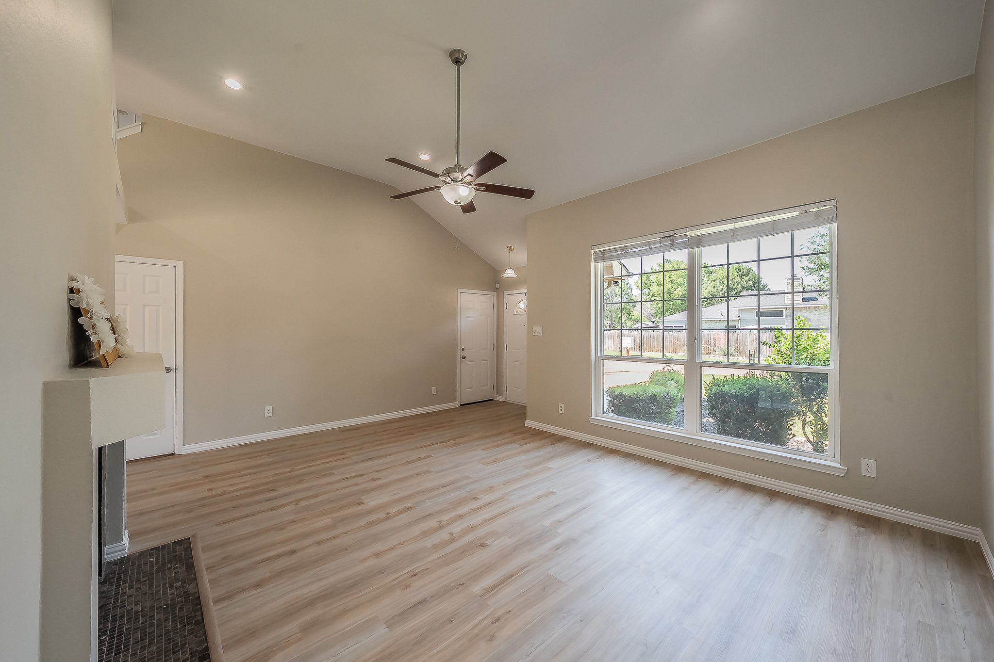 829 Brentwood Drive Grand Prairie TX 75052